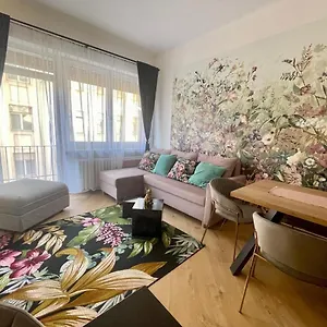 Brand New #hollan#3bedr#2bathr#freeparking Apartment