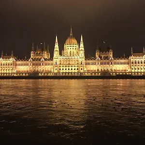 Апартаменты Downtown With Balcony & Optional Garage & Restaurant In The Building, Будапешт